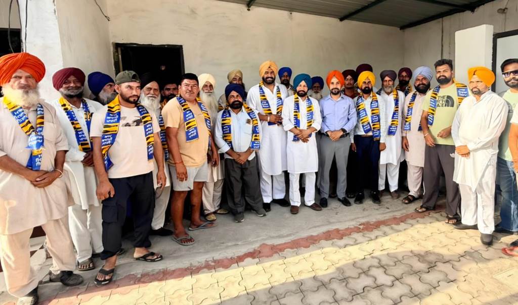 Large Number of People Join Aam Aadmi Party in the Presence of OSD Sukhvir Singh